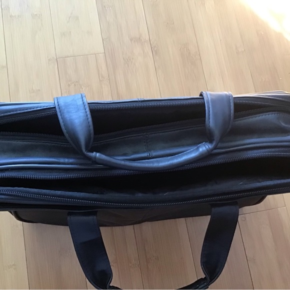 NWOT Unisex Kenneth Cole Reaction 524965 Laptop/Breifcase - Picture 5 of 9